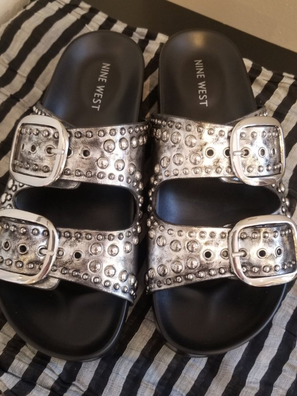 Nine West Flinne Studded Buckle Sandals in Distressed Silver Size 8.5 - Picture 2 of 13